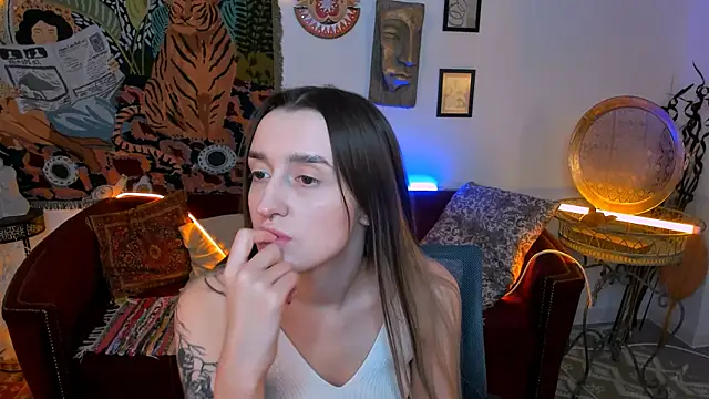 Snapshot of AliceLids chatting on 09/26/25, 01:04 AliceLids online show from 09/26/25, 01:04