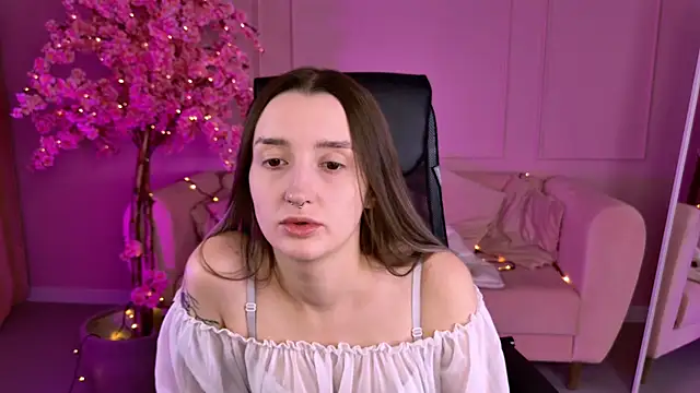 Snapshot of AliceLids chatting on 09/30/25, 01:05 AliceLids online show from 09/30/25, 01:05