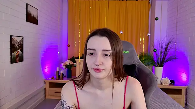 Snapshot of AliceLids chatting on 12/14/25, 01:27 AliceLids online show from 12/14/25, 01:27