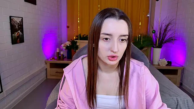 Snapshot of AliceLids chatting on 12/15/25, 01:15 AliceLids online show from 12/15/25, 01:15