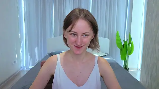 Snapshot of LuluChiiii chatting on 10/05/25, 10:46 LuluChiiii online show from 10/05/25, 10:46