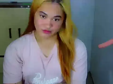 Snapshot of Annierose_ts chatting on 02/16/26, 09:00 Annierose ts online show from 02/16/26, 09:00