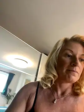 Snapshot of Princess-polly chatting on 10/01/25, 10:10 Princess-polly online show from 10/01/25, 10:10