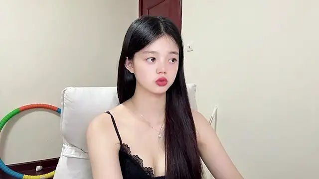 Snapshot of Nicole-13 chatting on 06/02/26, 12:18 Nicole-13 online show from 06/02/26, 12:18