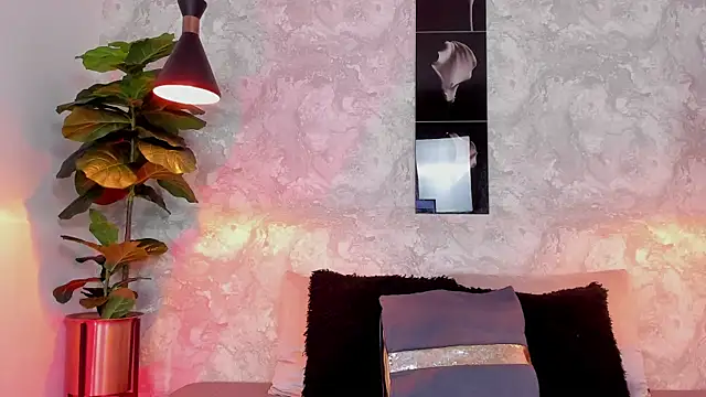 aitana baker  online show from 09/18/25, 05:09