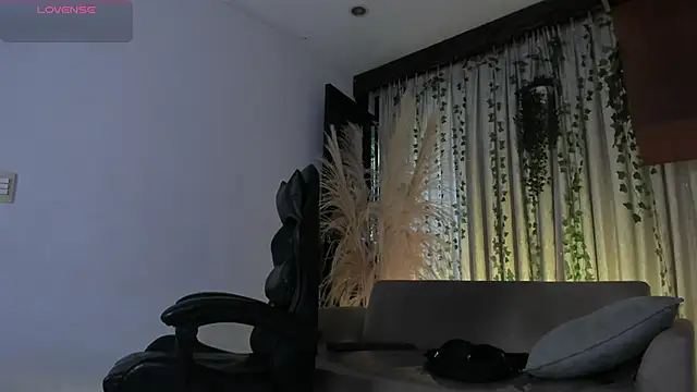 Snapshot of JulienSaint chatting on 05/23/26, 11:36 JulienSaint online show from 05/23/26, 11:36