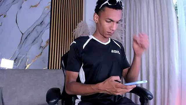 Snapshot of JulienSaint chatting on 07/15/26, 11:48 JulienSaint online show from 07/15/26, 11:48