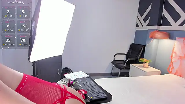 EmilyZahar online show from 10/10/25, 11:53