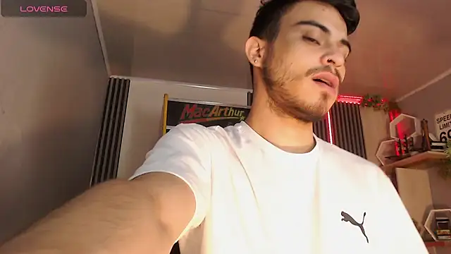 Snapshot of Bastian_MCcormick chatting on 12/14/25, 11:59 Bastian MCcormick online show from 12/14/25, 11:59