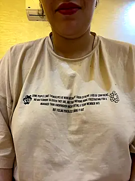 Snapshot of Bold-arabic-vibes chatting on 12/14/25, 09:30 Bold-arabic-vibes online show from 12/14/25, 09:30