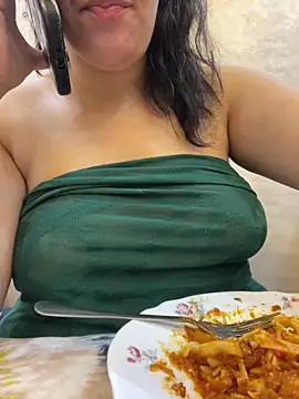 Snapshot of Bold-arabic-vibes chatting on 12/19/25, 03:52 Bold-arabic-vibes online show from 12/19/25, 03:52