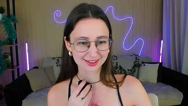 YourLovellyStory online show from 11/10/25, 04:39