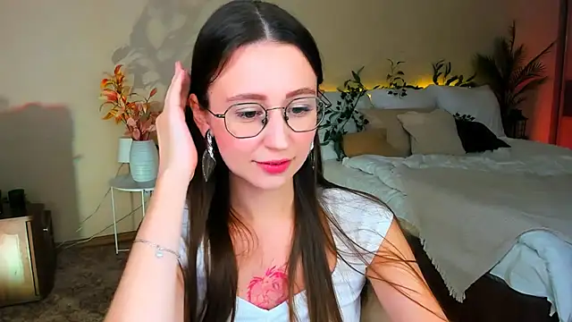 YourLovellyStory online show from 11/18/25, 05:39