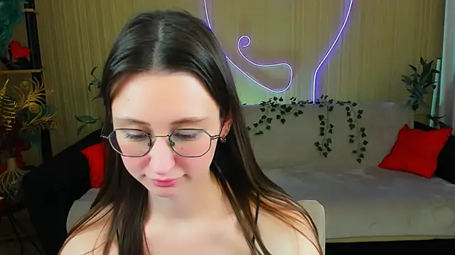 YourLovellyStory online show from 05/12/26, 01:30
