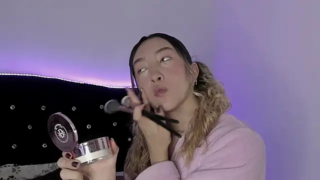 LauMiller online show from 12/21/25, 01:29