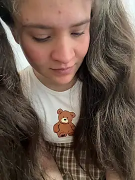 Snapshot of Emilyybennet_ chatting on 01/17/26, 09:51 Emilyybennet online show from 01/17/26, 09:51