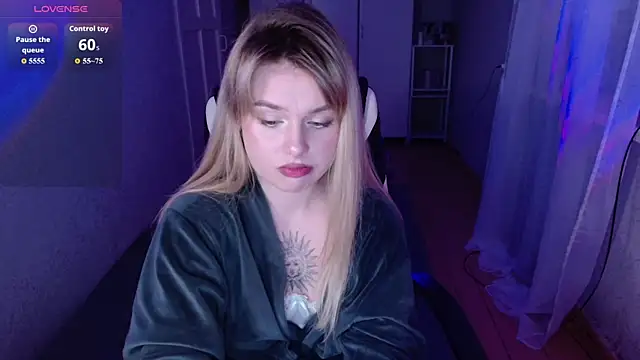 Snapshot of AngelicaHollywood chatting on 03/25/26, 08:04 AngelicaHollywood online show from 03/25/26, 08:04
