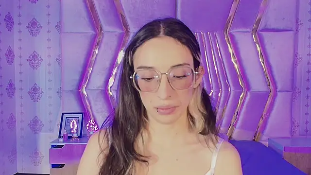 Emilia Bons online show from 10/29/25, 01:35