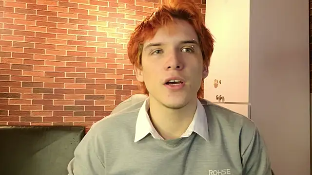 Snapshot of oliver_big19 chatting on 10/23/25, 11:31 oliver big19 online show from 10/23/25, 11:31
