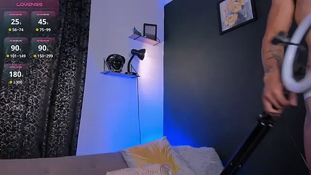 MarkSantozz online show from 10/28/25, 07:05