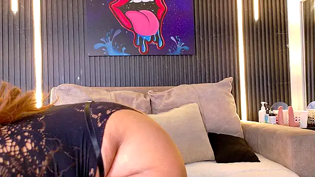 SophiaSummer online show from 12/02/25, 02:45