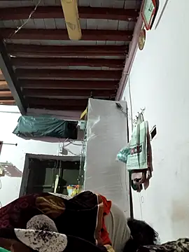 Love-pari077 online show from 12/18/25, 11:44