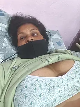 Love-pari077 online show from 03/05/26, 01:01