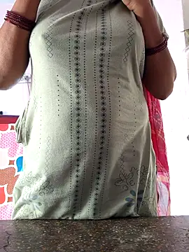 Love-pari077 online show from 04/12/26, 01:21