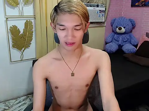 fuckerfriendsxx online show from 05/17/26, 04:32
