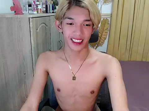 Snapshot of fuckerfriendsxx chatting on 06/16/26, 06:27 fuckerfriendsxx online show from 06/16/26, 06:27