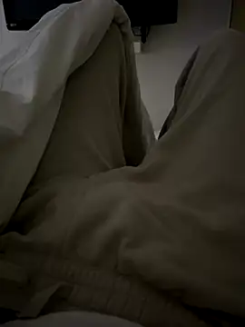 Snapshot of Frankieyyy1 chatting on 11/16/25, 06:24 Frankieyyy1 online show from 11/16/25, 06:24