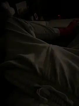 Snapshot of Frankieyyy1 chatting on 12/14/25, 01:22 Frankieyyy1 online show from 12/14/25, 01:22