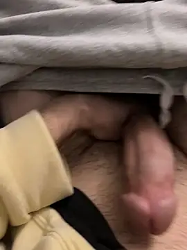 Snapshot of Frankieyyy1 chatting on 02/17/26, 05:52 Frankieyyy1 online show from 02/17/26, 05:52