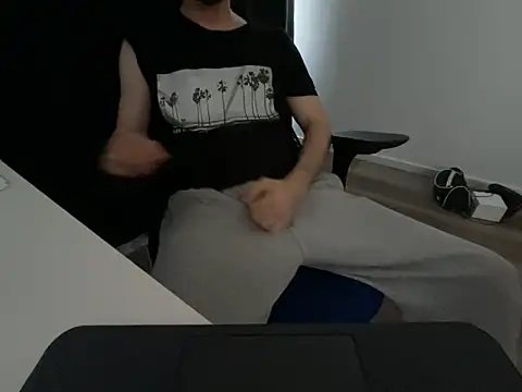 Snapshot of Frankieyyy1 chatting on 04/01/26, 05:32 Frankieyyy1 online show from 04/01/26, 05:32