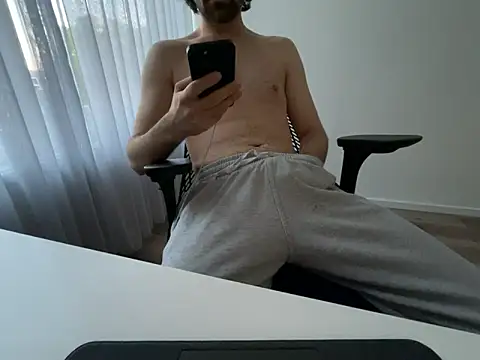 Snapshot of Frankieyyy1 chatting on 05/09/26, 03:56 Frankieyyy1 online show from 05/09/26, 03:56