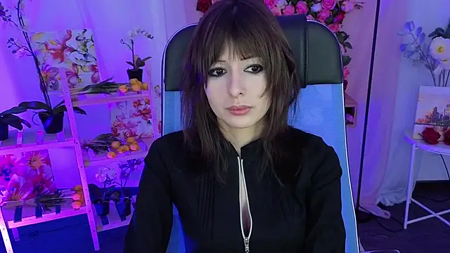 Snapshot of CrystallBloom chatting on 01/19/26, 04:11 CrystallBloom online show from 01/19/26, 04:11