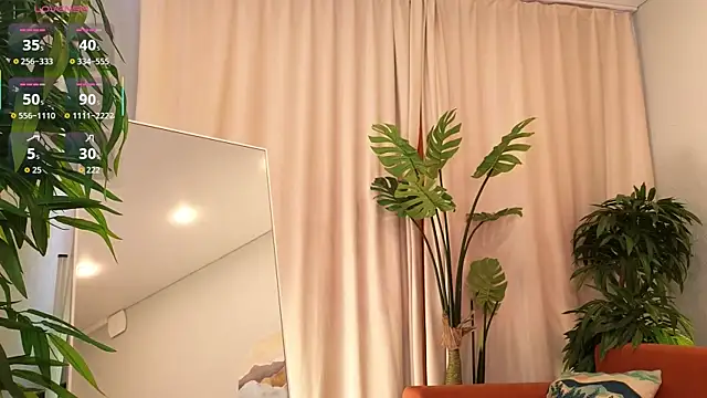 Snapshot of AliciaMellow chatting on 09/13/25, 03:17 AliciaMellow online show from 09/13/25, 03:17