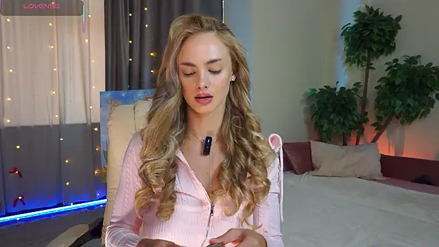 Snapshot of AliciaMellow chatting on 03/16/26, 11:36 AliciaMellow online show from 03/16/26, 11:36