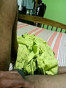 Snapshot of hotblack7 chatting on 11/28/25, 07:27 hotblack7 online show from 11/28/25, 07:27