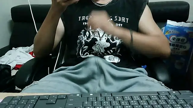 bigbb101011 online show from 10/30/25, 03:24