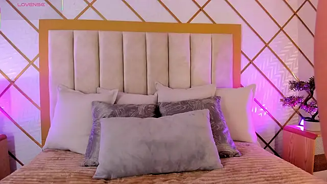 GretaVelvet online show from 11/27/25, 07:38