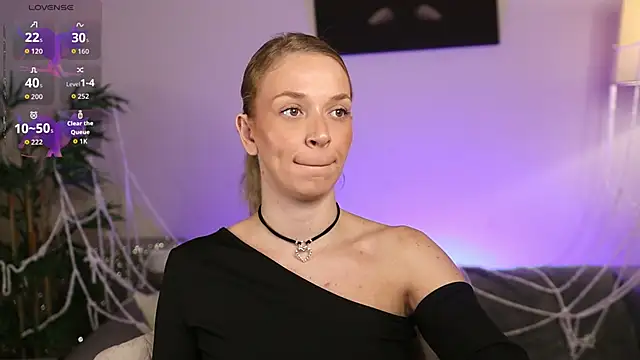 NovaHollisx online show from 10/22/25, 08:36