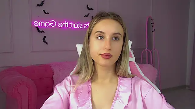 VictoriaHopsons online show from 10/18/25, 09:10