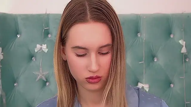 VictoriaHopsons online show from 12/13/25, 08:04