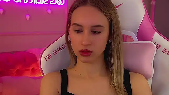 VictoriaHopsons online show from 12/15/25, 06:45