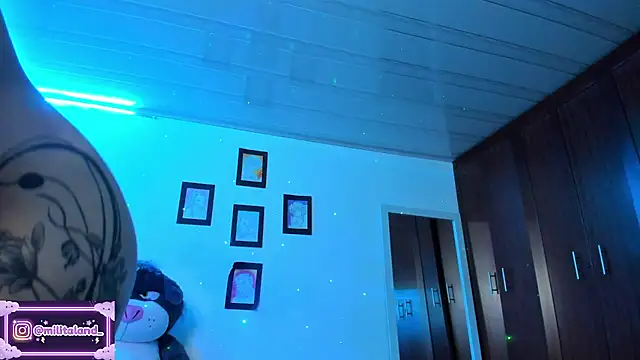 Snapshot of milita_houston chatting on 10/10/25, 03:27 milita houston online show from 10/10/25, 03:27