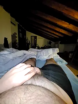 Snapshot of giova17cm chatting on 10/21/25, 08:42 giova17cm online show from 10/21/25, 08:42