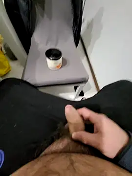 Snapshot of giova17cm chatting on 11/24/25, 09:58 giova17cm online show from 11/24/25, 09:58