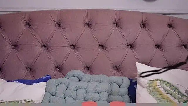 JenniferLovve online show from 06/29/26, 10:15