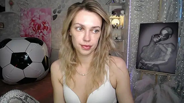Snapshot of NickyAdamidi chatting on 07/12/26, 04:09 NickyAdamidi online show from 07/12/26, 04:09